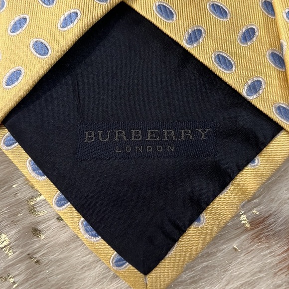 BURBERRY 💯% authentic yellow silk tie - Picture 5 of 5